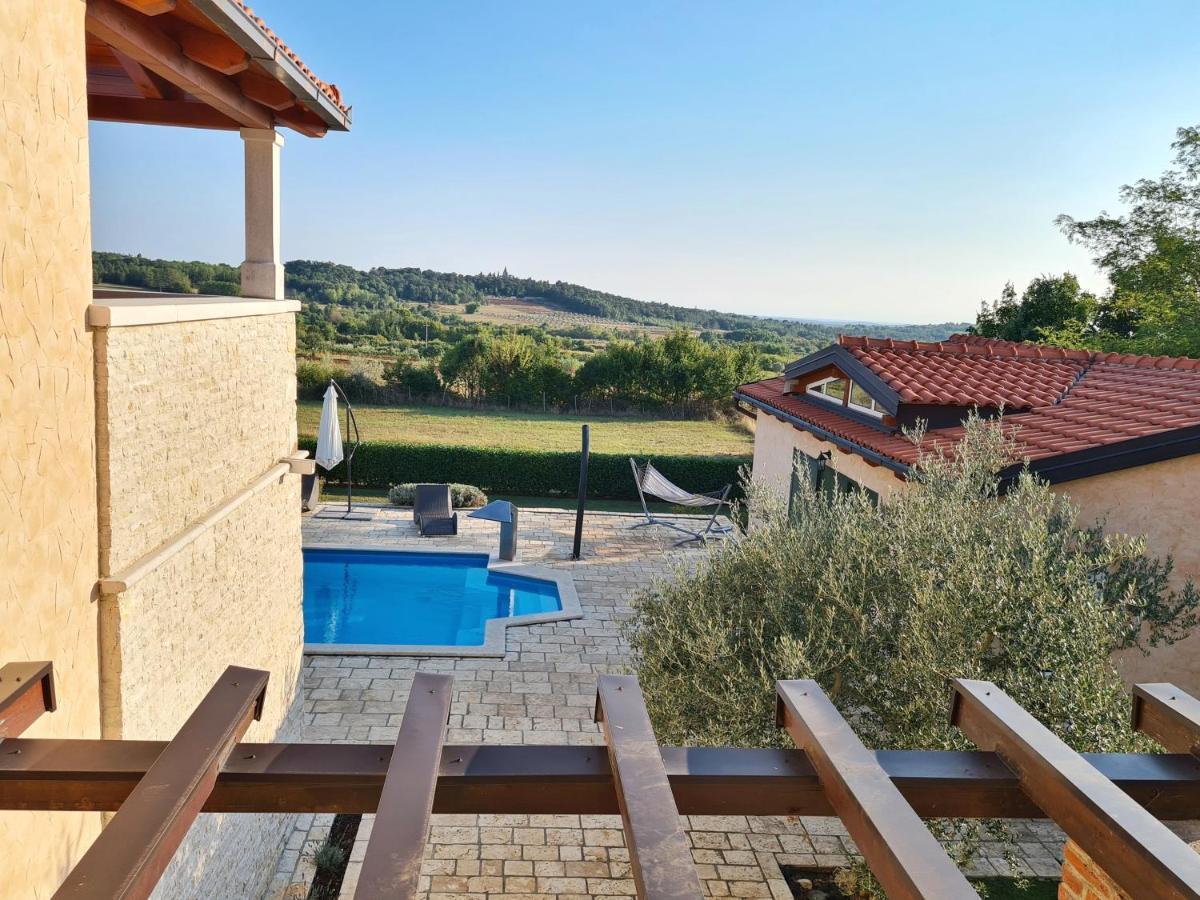 Spacious Villa With Pool, Indoor Jacuzzi And Sauna Near Porec Višnjan 外观 照片